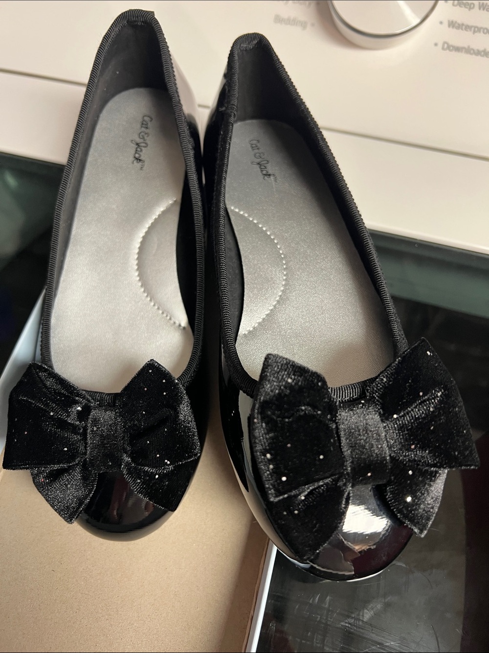Cat & Jack Girls' Black Patent Bow Ballet Flats